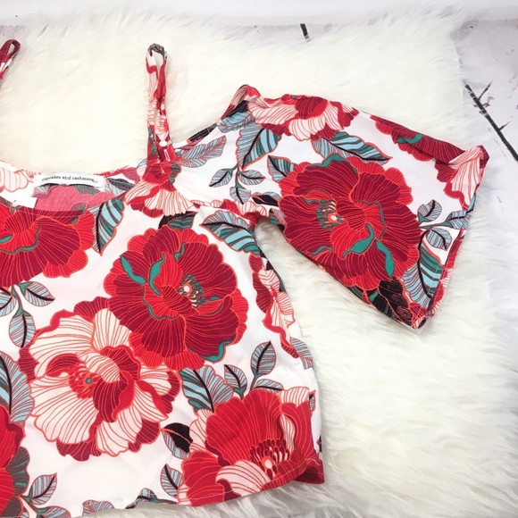 Blouse  Cupcakes and Cashmere  Fay Cold Shoulder - Picture 4 of 6